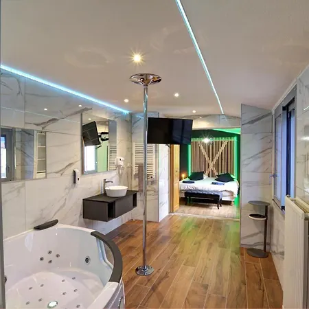 Appartement Moderne Avec Balcon, Parking Prive Et Espace Bien-etre A - Fr-1-496-269 Saint-Chamond