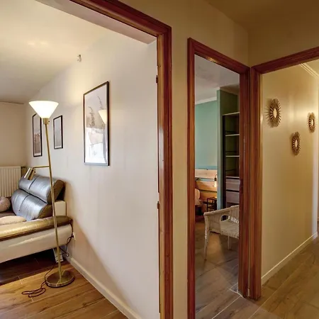 Moderne Avec Balcon, Parking Prive Et Espace Bien-etre A - Fr-1-496-269 *